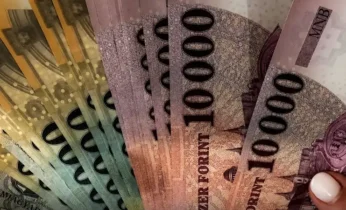 Jövő hétfőn jöhet a pénz: augusztus 24-én több támogatást is jóváírnak a családoknak